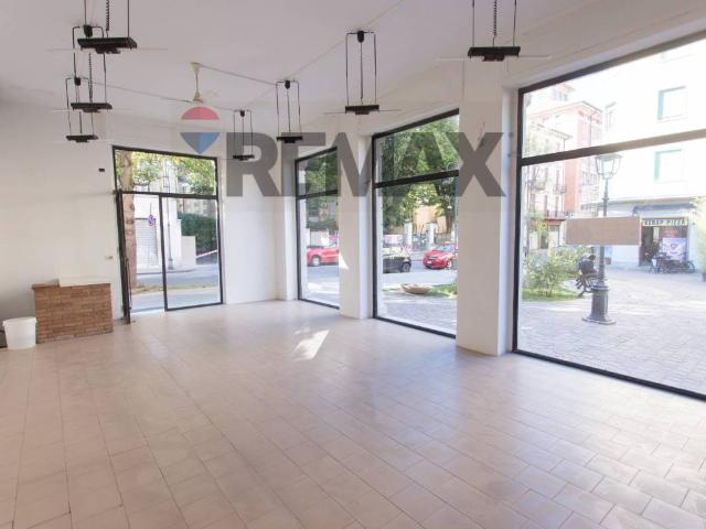 Locale Commerciale in vendita a Salsomaggiore Terme, Reggio Emilia