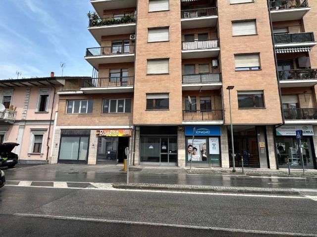 Locale Commerciale in vendita a Piemonte, Cuneo