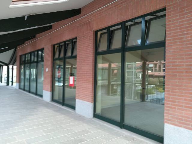 Locale Commerciale in vendita a Piemonte, Cuneo
