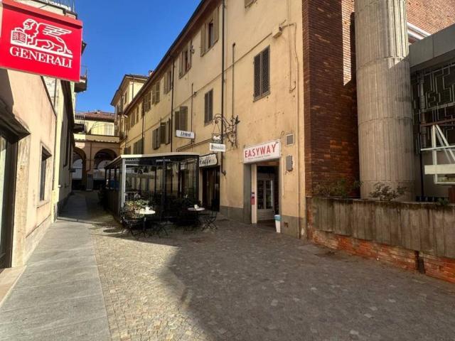 Locale Commerciale in vendita a Saluzzo, Cuneo