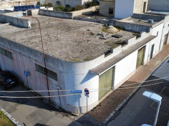 Locale Commerciale in vendita a Puglia, Lecce