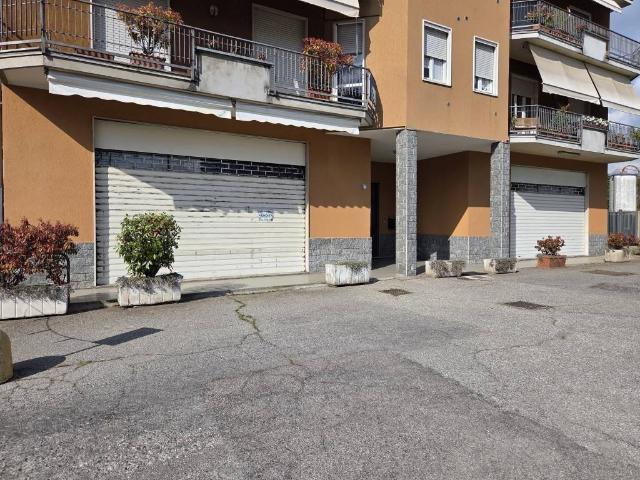 Locale Commerciale in vendita a Samarate, Varese
