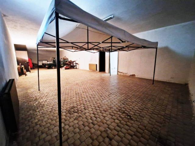 Locale Commerciale in vendita a Verghera, Samarate