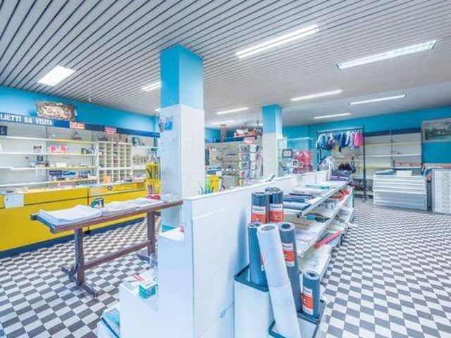Locale Commerciale in vendita a Verghera, Samarate