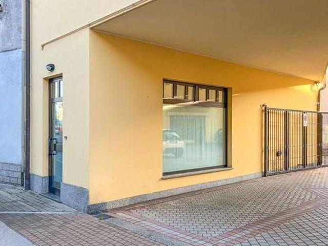 Locale Commerciale in vendita a Verghera, Samarate