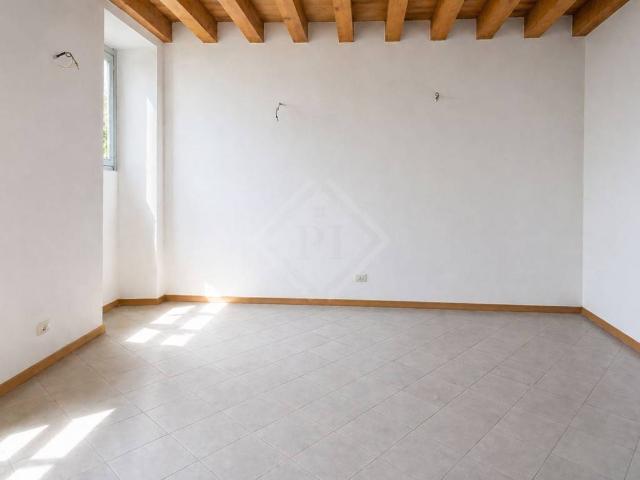 Locale Commerciale in vendita a Verghera, Samarate