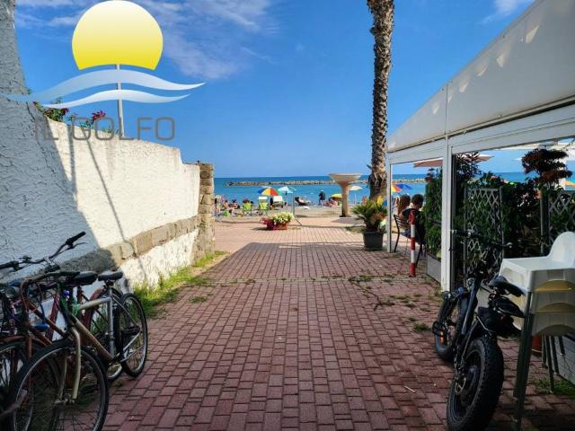 Locale Commerciale in vendita a San Bartolomeo Al Mare, Liguria