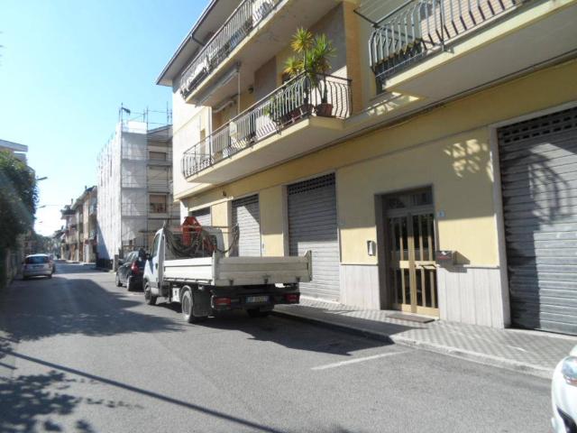 Locale Commerciale in vendita a Porto d'Ascoli centro, Marche