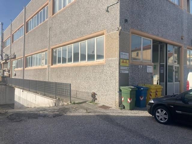 Locale Commerciale in vendita a Sentina, San Benedetto del Tronto