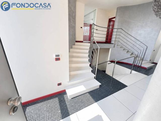 Locale Commerciale in vendita a Ragnola, Marche