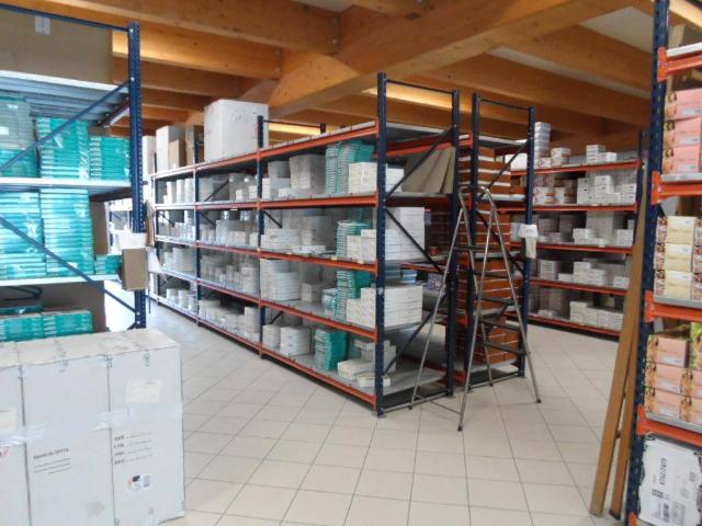 Locale Commerciale in vendita a Ragnola, Marche