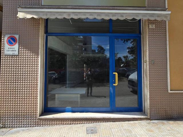 Locale Commerciale in vendita a Sant'Antonio, Marche