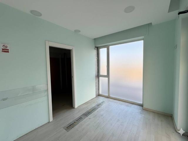 Locale Commerciale in vendita a Mare, Marche