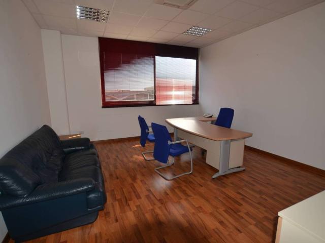 Locale Commerciale in vendita a Porto d'Ascoli centro, Marche