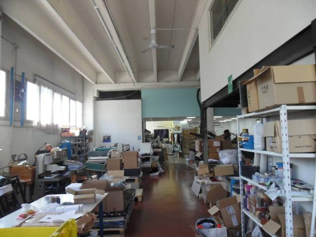 Locale Commerciale in vendita a Sentina, Marche
