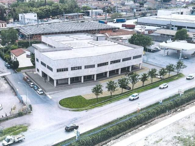 Locale Commerciale in vendita a San Bonifacio, Veneto