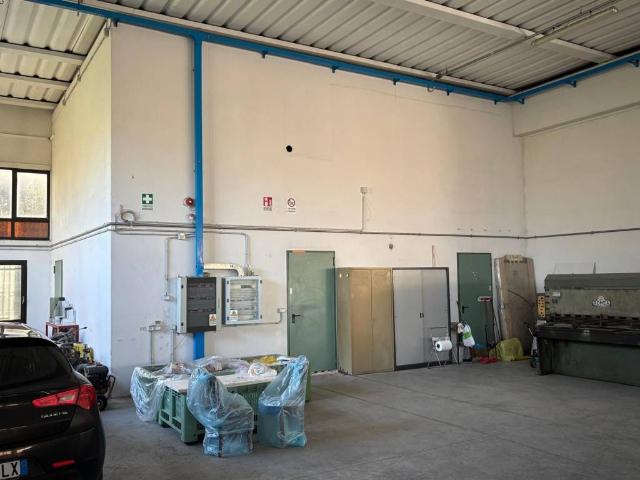 Locale Commerciale in vendita a San Bonifacio, Veneto