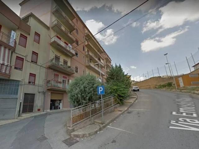 Locale Commerciale in vendita a San Cataldo, Sicilia