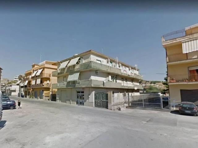 Locale Commerciale in vendita a San Cataldo, Sicilia