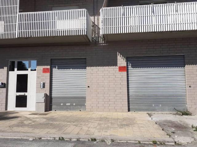 Locale Commerciale in vendita a San Cataldo, Sicilia