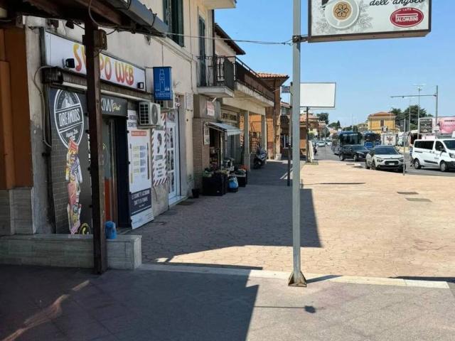 Locale Commerciale in vendita a Roma Capitale, Lazio