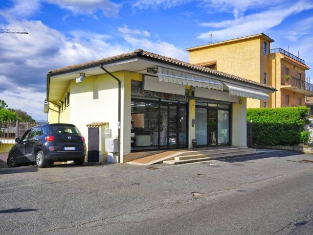 Locale Commerciale in vendita a Roma Capitale, Lazio