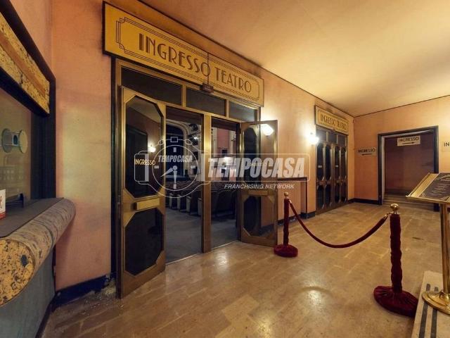 Locale Commerciale in vendita a Puglia, Lecce