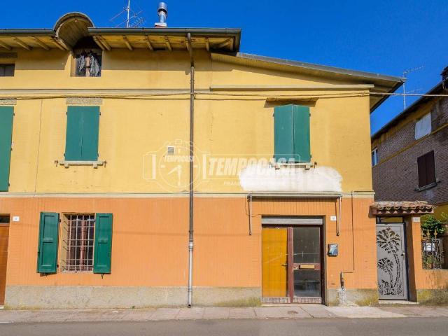 Locale Commerciale in vendita a San Cesario sul Panaro, Modena
