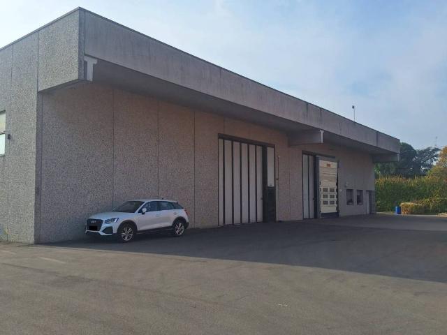 Locale Commerciale in vendita a Unione dei comuni del Sorbara, San Cesario Sul Panaro