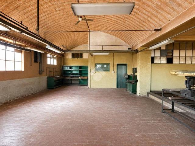 Locale Commerciale in vendita a Campagna, San Colombano Al Lambro