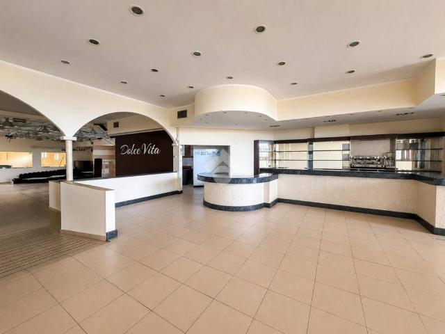 Locale Commerciale in vendita a San Colombano Al Lambro, Lombardia