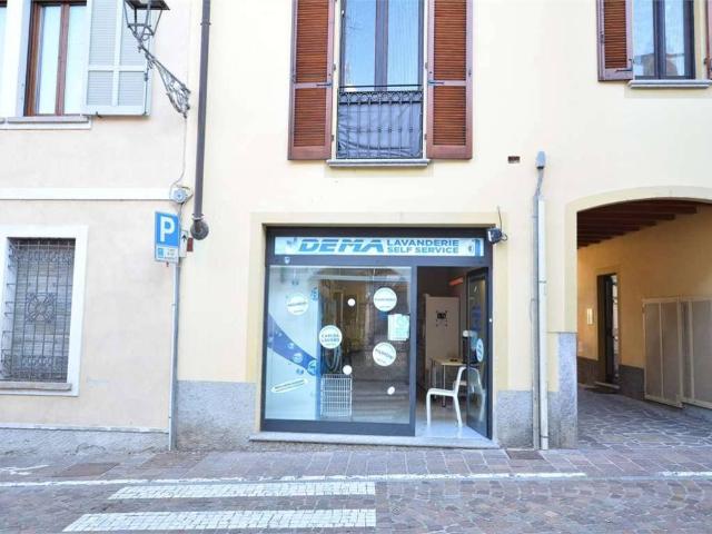 Locale Commerciale in vendita a San Colombano Al Lambro, Lombardia