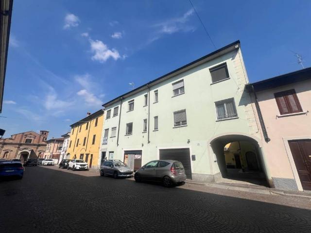 Locale Commerciale in vendita a San Colombano Al Lambro, Lombardia