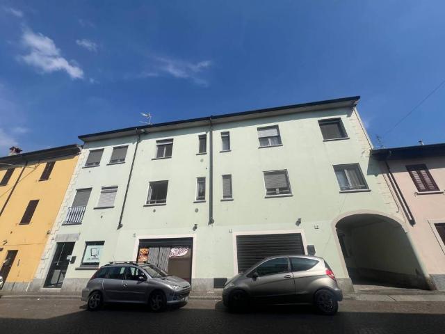 Locale Commerciale in vendita a San Colombano Al Lambro, Lombardia