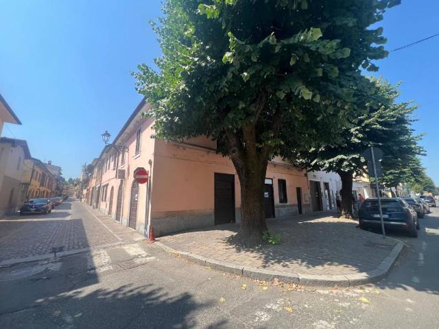 Locale Commerciale in vendita a Gerette, San Colombano Al Lambro