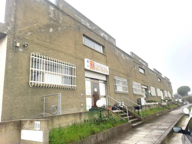 Locale Commerciale in vendita a San Cristoforo, Marche