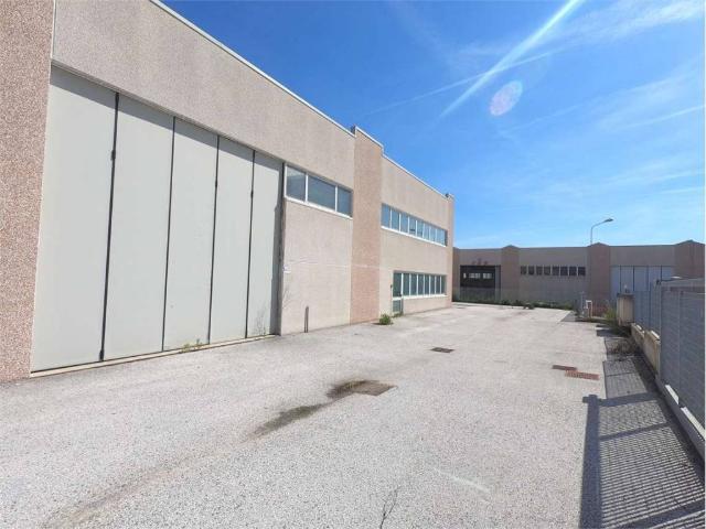 Locale Commerciale in vendita a Marche, Pesaro E Urbino