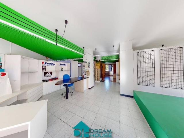 Locale Commerciale in vendita a San Daniele Del Friuli, Friuli-Venezia Giulia