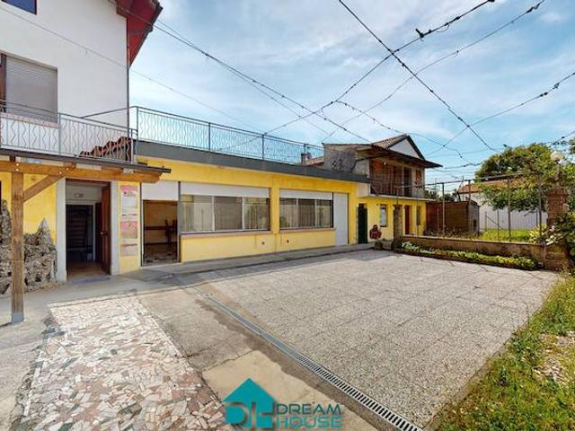 Locale Commerciale in vendita a San Daniele Del Friuli, Friuli-Venezia Giulia