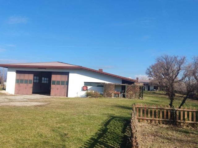 Locale Commerciale in vendita a San Daniele Del Friuli, Friuli-Venezia Giulia