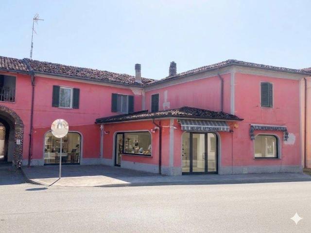 Locale Commerciale in vendita a San Daniele Po, Lombardia
