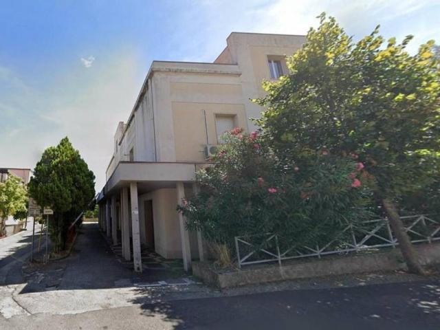 Locale Commerciale in vendita a Calabria, Cosenza