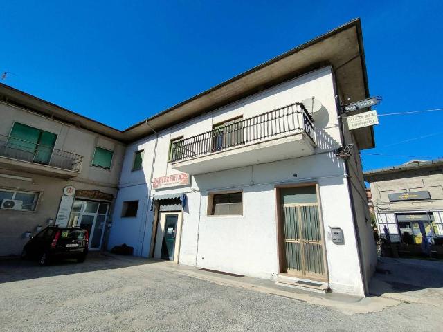 Locale Commerciale in vendita a San Demetrio Nei Vestini, Abruzzo