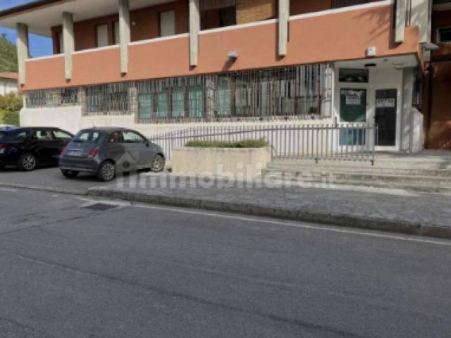 Locale Commerciale in vendita a Farra Di Soligo, Veneto