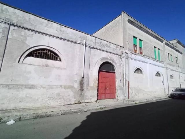 Locale Commerciale in vendita a Puglia, Brindisi