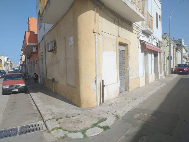 Locale Commerciale in vendita a Puglia, Brindisi