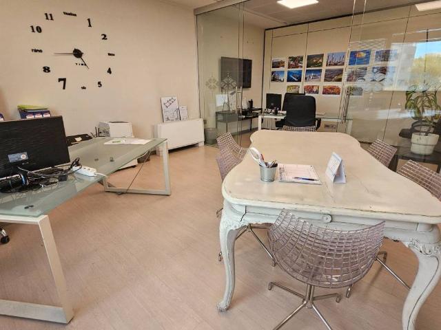 Locale Commerciale in vendita a Triulzo, San Donato Milanese