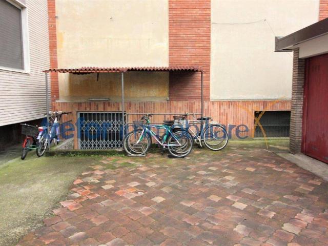 Locale Commerciale in vendita a Triulzo, San Donato Milanese