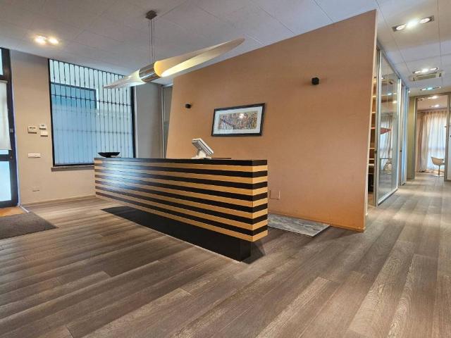 Locale Commerciale in vendita a Triulzo, San Donato Milanese