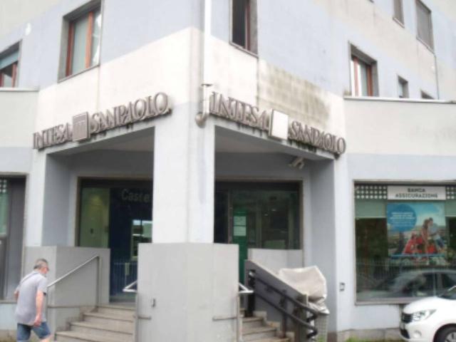 Locale Commerciale in vendita a Triulzo, San Donato Milanese